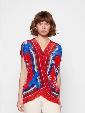 FARM Rio Red Short Sleeve V-Neck Floral Blouse size Xs